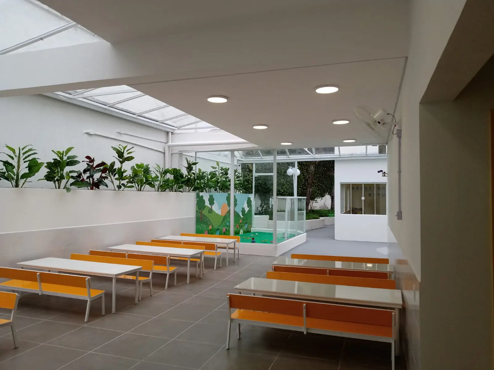 Refeitorio Escolar Com Mesas E Bancos Laranja Modelo 4
