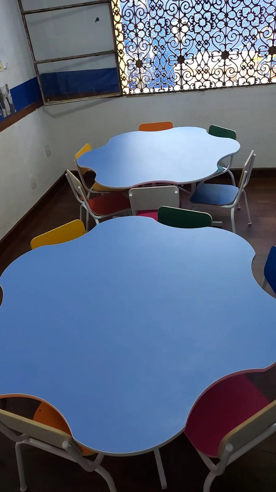 Sala Infantil Com Mesa Redonda Azul Modelo 5