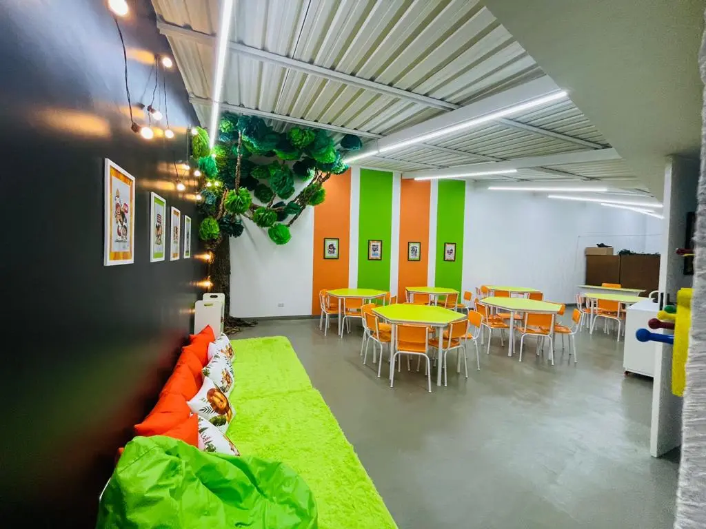 Sala Infantil Verde E Laranja Modelo 1