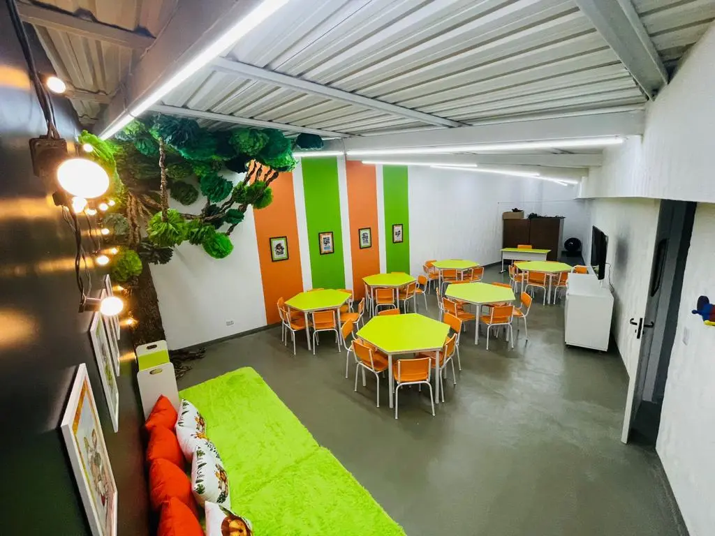 Sala Infantil Verde E Laranja Modelo 2