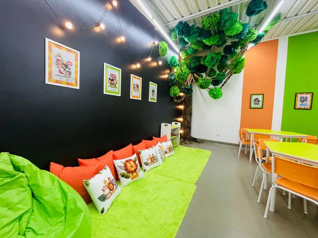 Sala Infantil Verde E Laranja Modelo 4