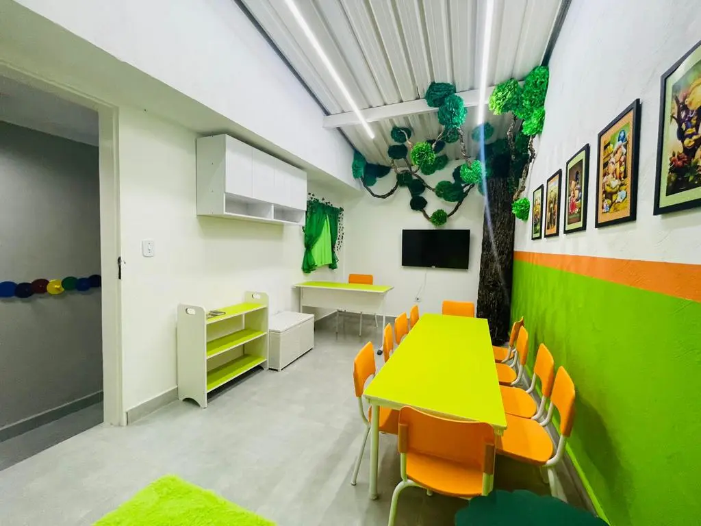 Sala Infantil Verde E Laranja Modelo 6