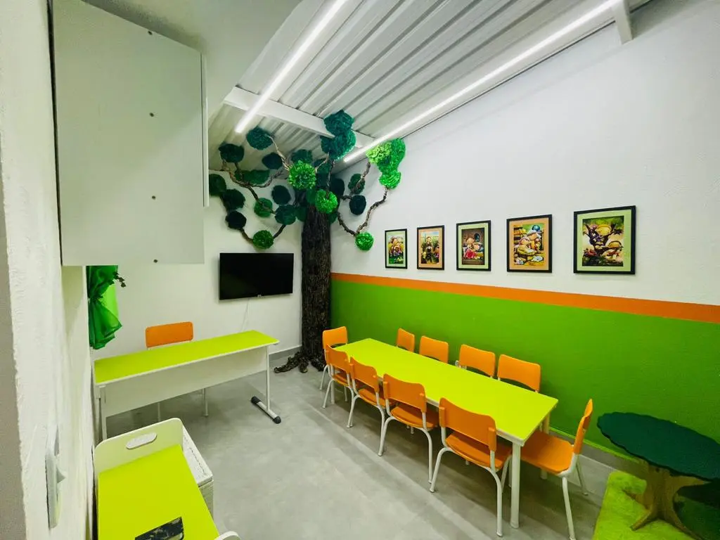 Sala Infantil Verde E Laranja Modelo 8